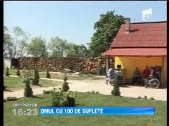 Un om simplu, cu o inimă mare: un bărbat din judeţul Bihor şi-a transformat casa în azil