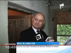 Sat terorizat de hoti