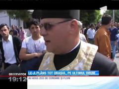 Fetiţele măcelărite de propriul tată, conduse pe ultimul drum