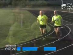 Umanitate! A abandonat o cursă pentru a-şi ajuta sora accidentată