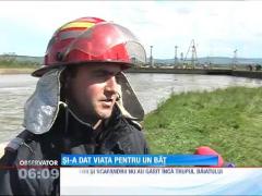 Un băiat de 15 ani a murit înecat, după ce a încercat să-şi recupereze din apă toiagul cu care isi mâna animalele