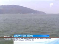 Apele continuă să ameninţe