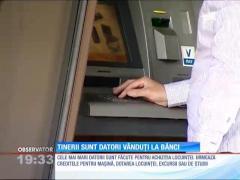 Tinerii din România sunt datori vânduţi băncilor