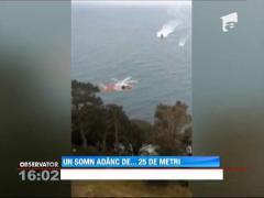 Un român s-a culcat pe nişte stânci, la 25 de metri deasupra unui golf