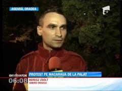 Sus pe macara! A protestat ÎN CHILOŢI!