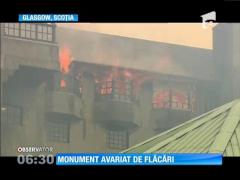 Monument avariat de flăcări în orașul scoțian Glasgow