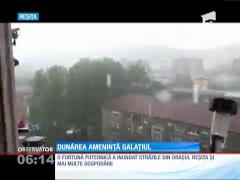 Dunărea a ieșit din matcă! Faleza din Galați a fost inundată!