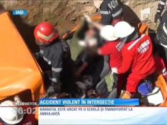 O autoutilitară s-a răsturnat în şantierul unui pasaj din Iaşi