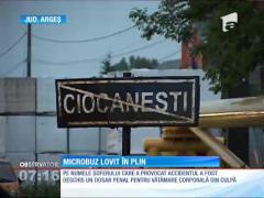 Un microbuz s-a răsturnat pe un drum din judeţul Argeş