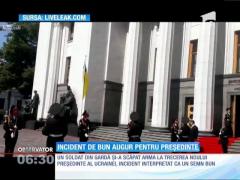 Soldat ucrainian doborât de... căldură!