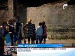 Minune de Rusalii! Chipul lui Iisus Hristos a apărut pe un gard