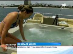 Barcă dotată cu cadă de jacuzzi, în Statele Unite