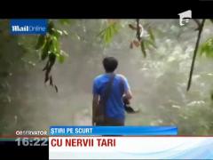 Şi-a pus viaţa în pericol pentru o fotografie cu un elefant! Ce a ieşit?!