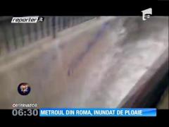 Ploile au inundat stații întregi ale metroului din Roma