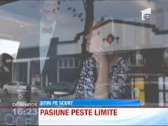 Pasiune extremă! O americancă este însoţită de o replică din carton a lui Bradley Cooper