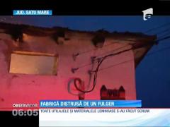 O fabrică de mobilă din judeţul Satu Mare a fost incendiată de un fulger