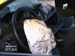 Accident în Bucureşti! Un taximetru s-a izbit violent de un copac