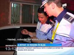 Un şofer băut din Iaşi a intrat cu maşina într-un bloc