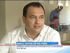 Pentru o casă nouă, clienţii au început să bată iar la uşa băncilor