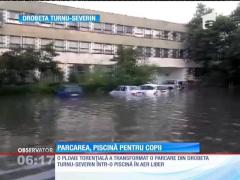 O parcare din Drobeta Turnu-Severin a fost inundată complet