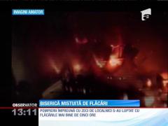 Biserică mistuită de flăcări