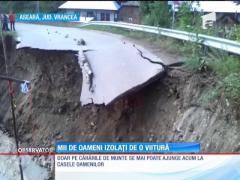 Vrancea: Un pod a fost rupt de viitură
