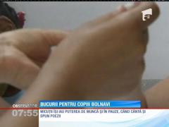 15 copii cu dizabilităţi mintale severe fac jucării pentru micuți bolnavi de cancer