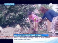 Zeci de oameni se tem să mai stea în casele erodate de ape