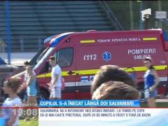 Copilul înecat trebuia să fie salvat de doi salvamari