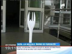 Tatăl micului Hercule, învins de o... furculiţă