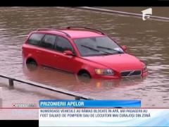 Prizonieri în mașini din cauza unei ploi torenţiale