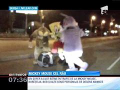 INCREDIBIL! Mickey Mouse bate şoferii din trafic!