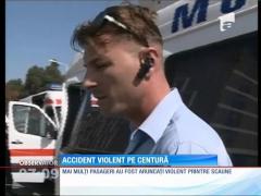 Microbuz plin cu oameni, lovit violent de o betonieră