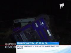 Un TIR s-a transformat într-un baraj!