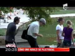 Special! S-au apucat să gâdile lumea pe stradă pentru propriul amuzament