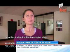 Aşa ceva?! Instructoare de yoga la 96 de ani