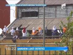 Brazilia: De trei zile, mai mulţi gardieni au fost transformaţi în prizonierii deţinuţilor