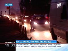 Vin cu maşina, dar o lasă la metrou