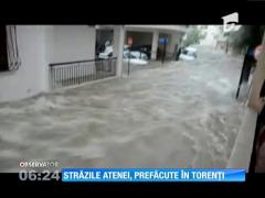 Străzile Atenei, prefăcute în torenți