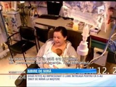 Două fetițe au impresionat o lume întreagă pentru că s-au ținut de mână la naștere