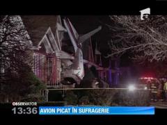 Avion picat în sufrageria unor bătrâni