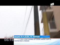 O mașină a fost mistuită de flăcări pe o stradă din Constanţa