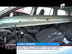 A scăpat ca prin minune după ce o bară i-a străpuns caroseria mașinii de la un capăt la celălalt