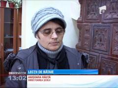 O învăţătoare este acuzată că îi bate pe elevii de clasa întâi cu o nuia