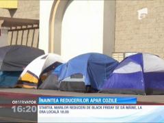 Zeci de persoane stau la coadă de Black Friday în SUA