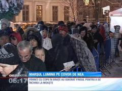 Marşul luminii pe covor de nea