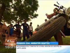 Fermieri ziua, animatori noaptea