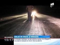 Zeci de oameni blocați în bătaia viscolului