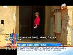 Are doar 27 de ani, iar viaţa lui bate filmul