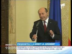 Preşedintele i-a grăbit la jurământ!